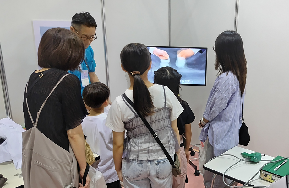 第25回JAPANドラッグストアショーでクリーニングの仕事をPR