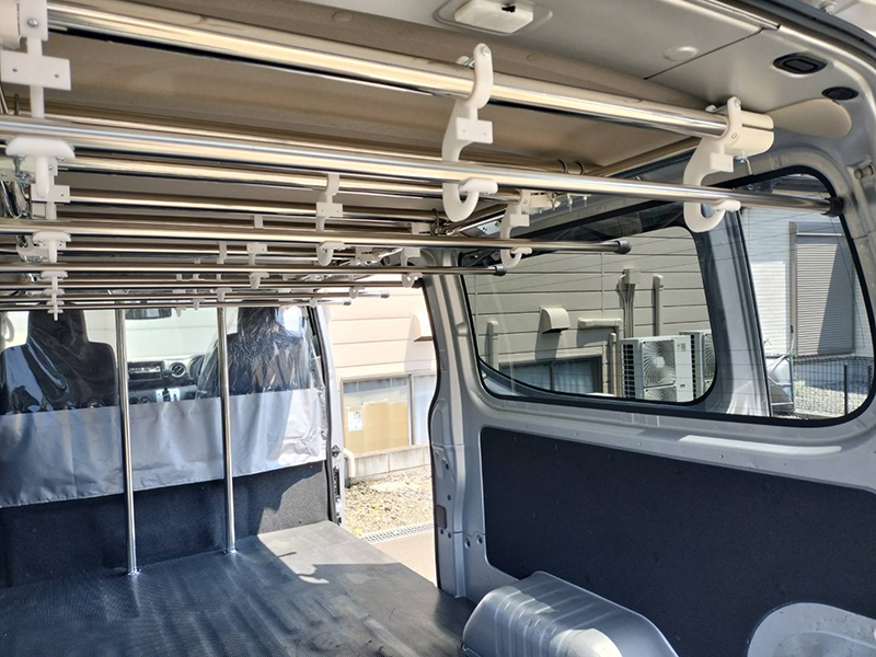 集配車用スリックレールの日産キャラバンNV350への施工例